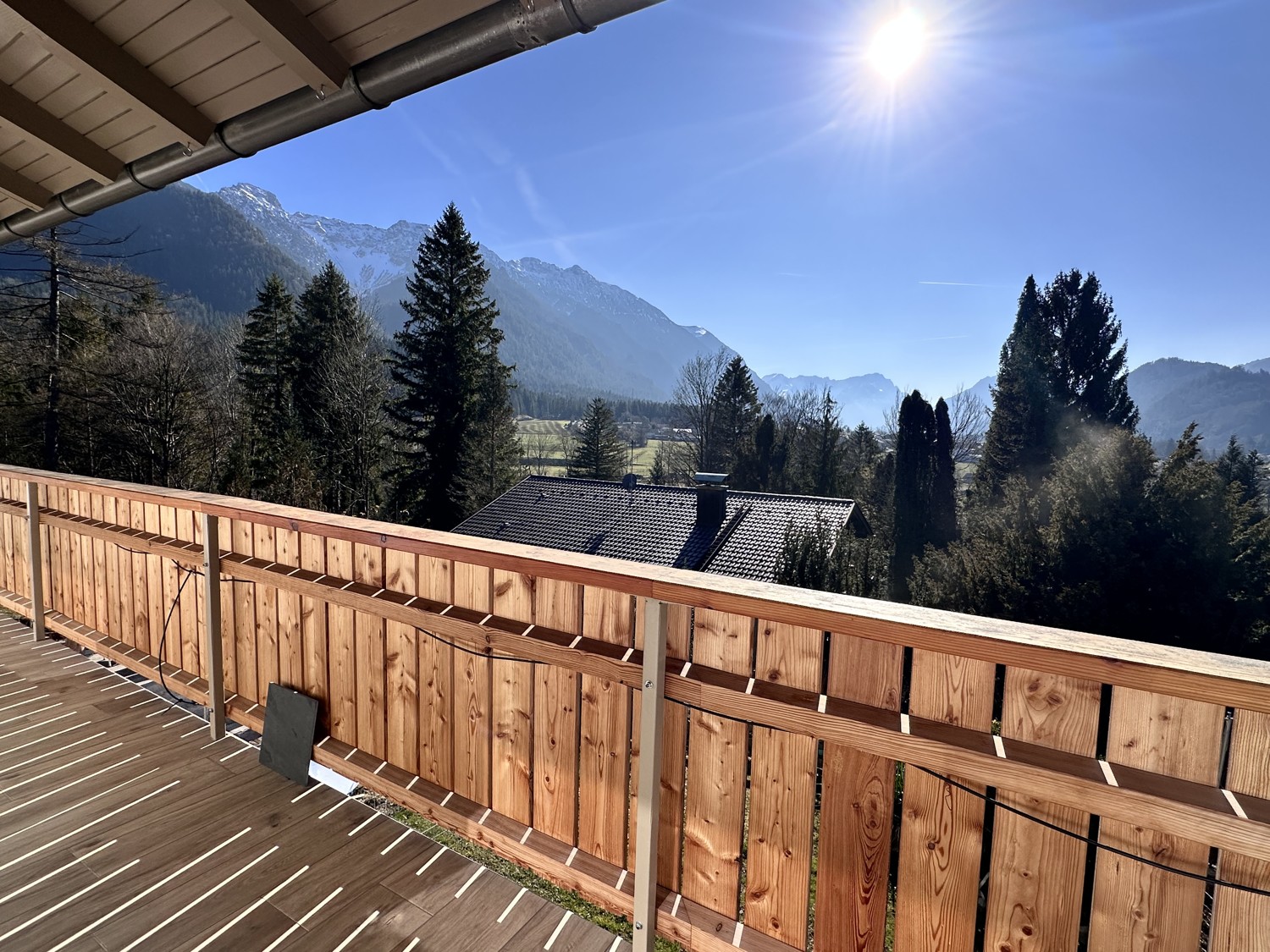 Größzügiger Balkon mit Aussicht