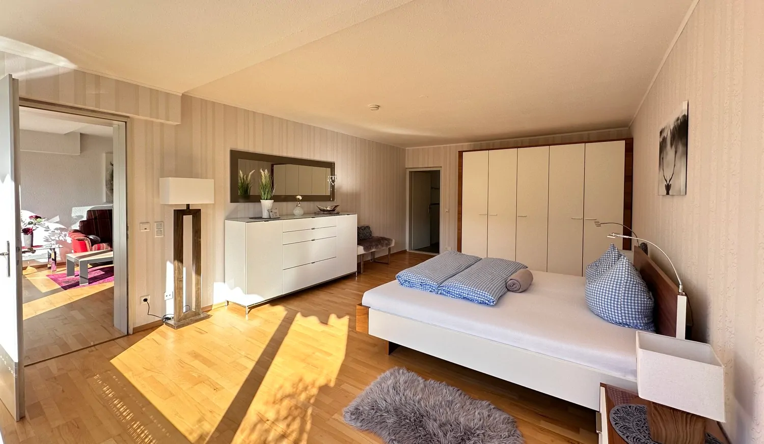 Helle 2-Zimmer-Wohnung – schwellenfrei, komfortabel & mit Panoramablick