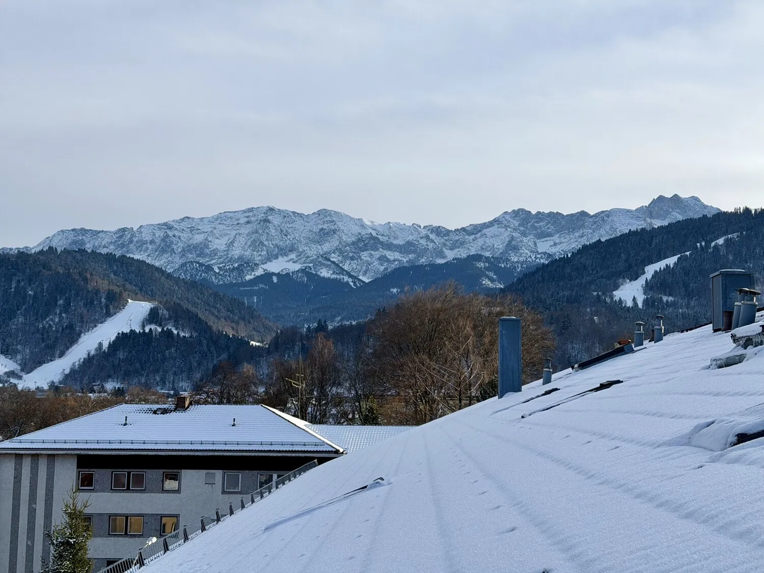 Blick aus dem Dachfenster