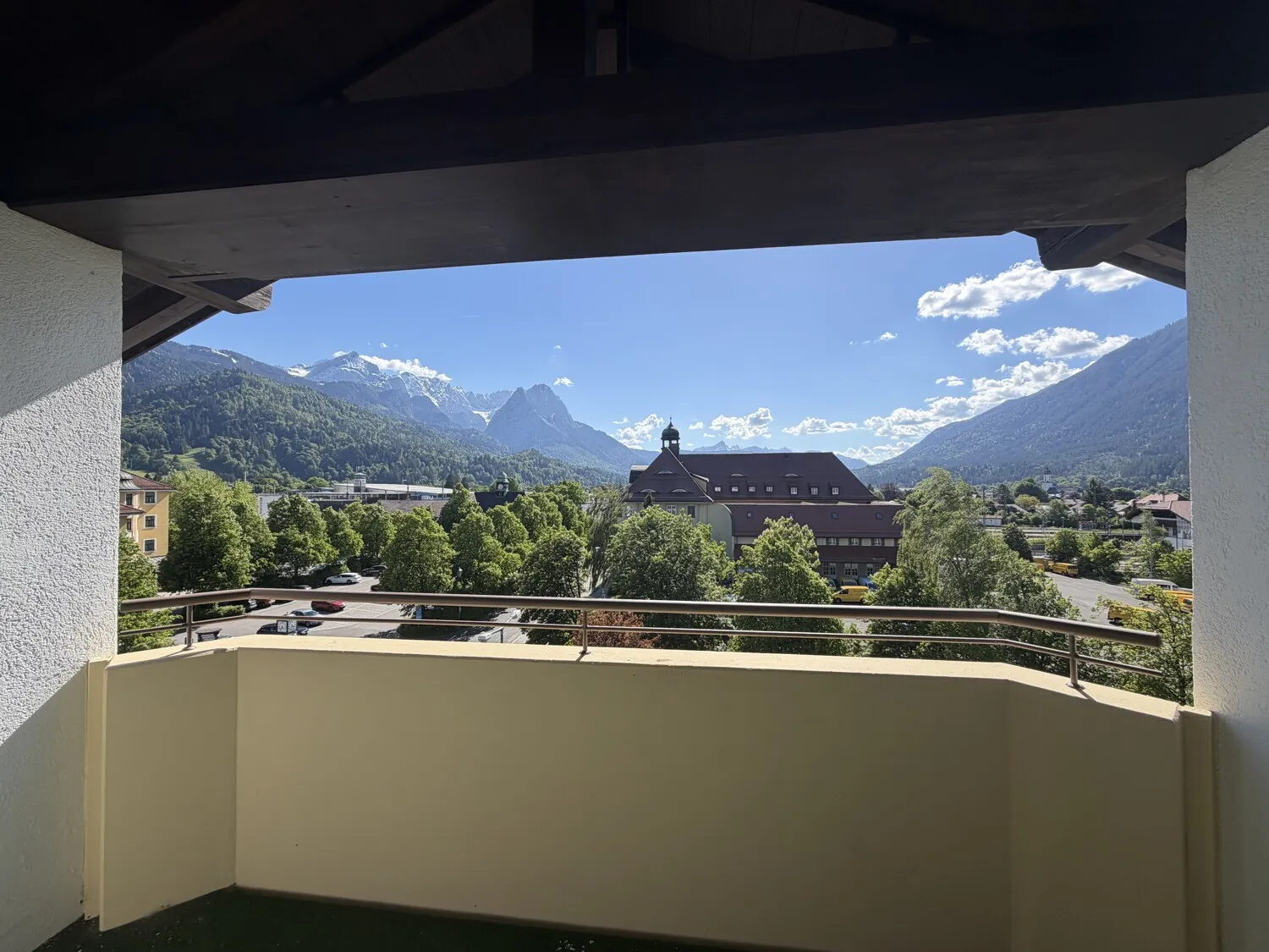 Panoramablick & urbanes Wohnen – Dachgeschoss mit alpiner Weite und einzigartigem Raumgefühl