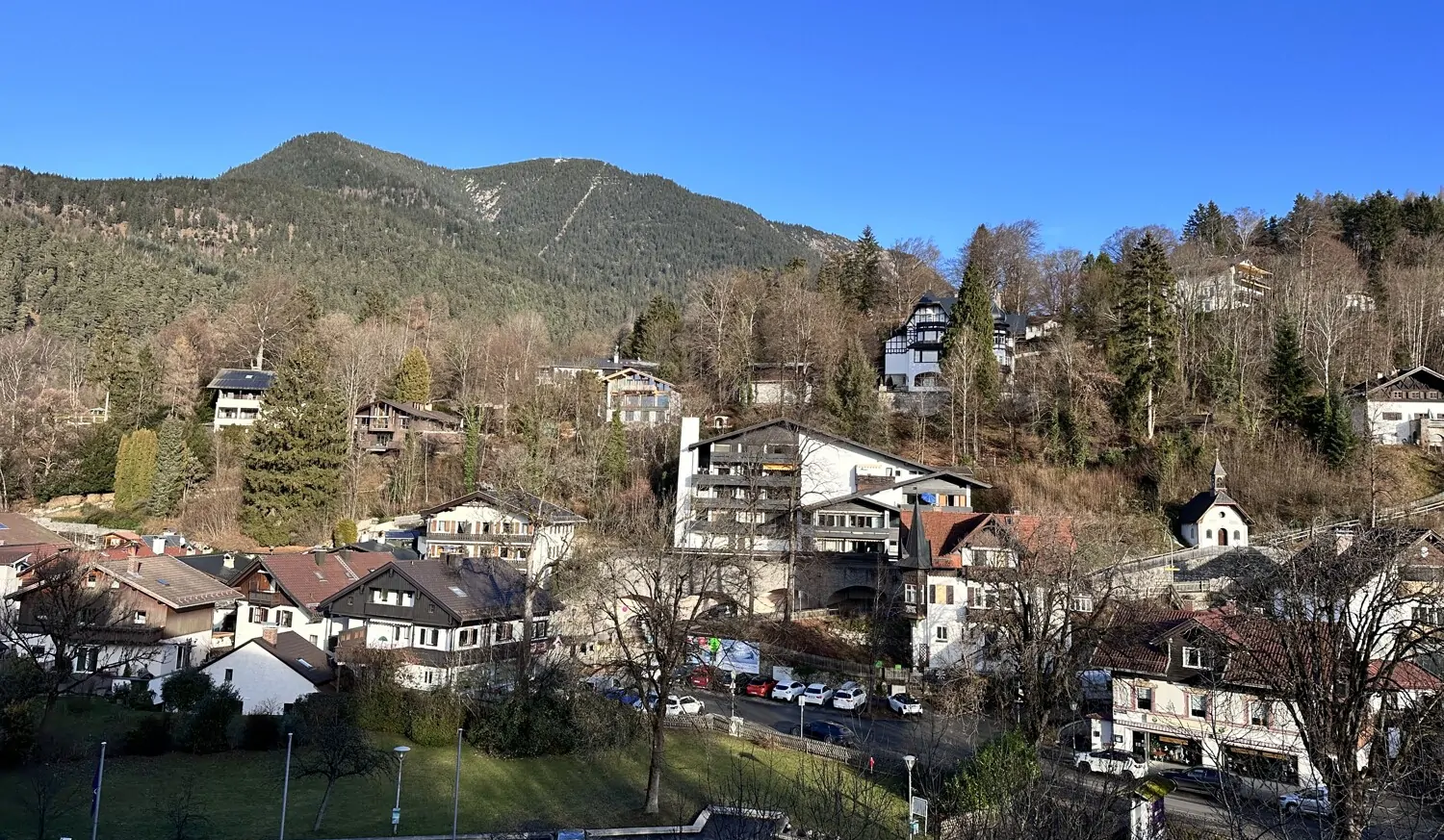 Preisreduziert – Voll möblierte Wohlfühloase mit Bergblick & Tiefgarage