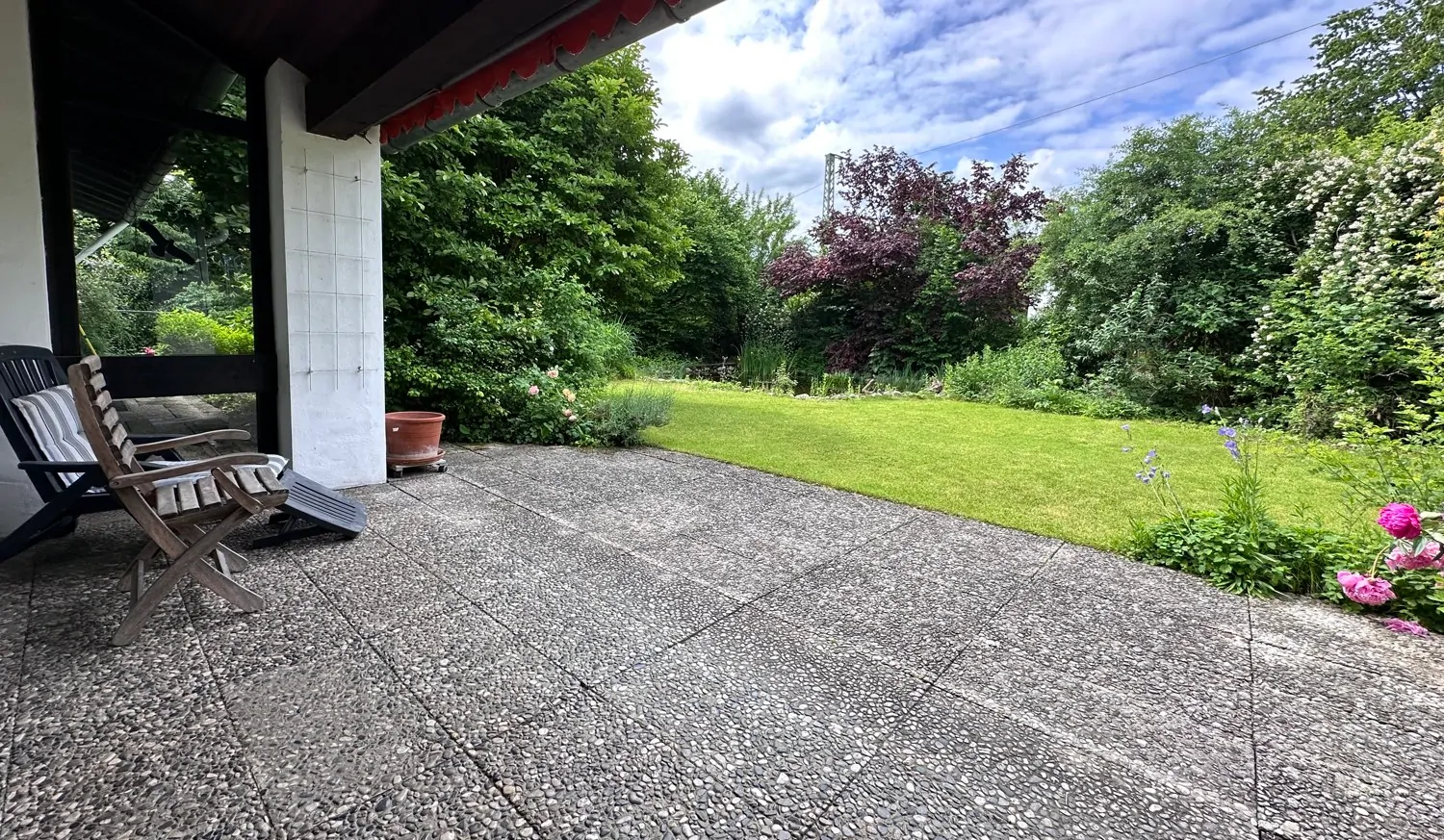 Überdachter Freisitz EG