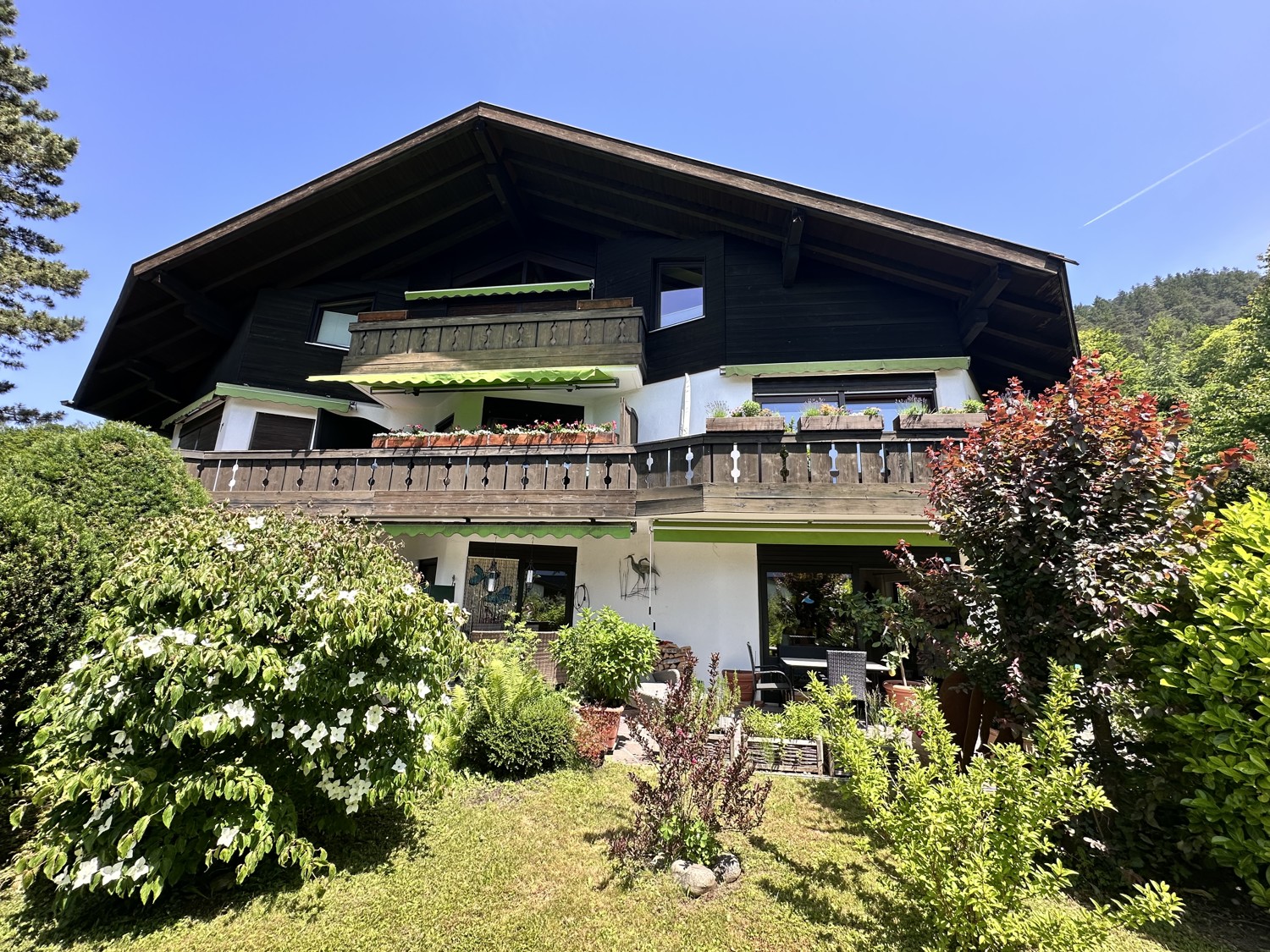 Sonnige 3-Zimmer-Terrassenwohnung in zentraler, ruhiger Lage – mit Hobbyraum & 2 TG-Stellplätzen – Komplettpaket zum Wohlfühlen!