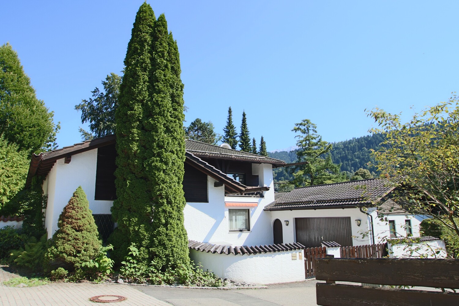 Repräsentatives Ostler-Landhaus – Familiensitz mit Vermietungs- und Arbeitsmöglichkeiten