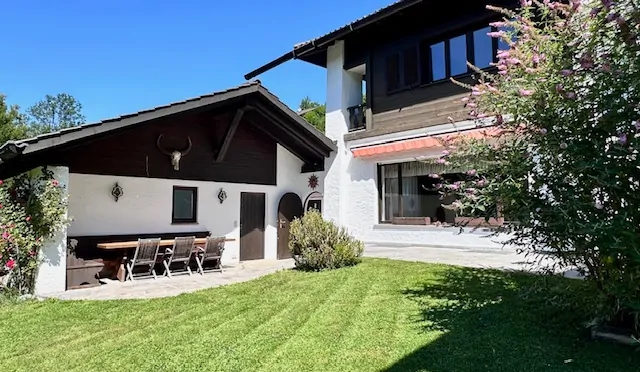 Exklusives Mehrfamilienhaus im Landhausstil – 4 Einheiten, Bergblick & Top-Lage