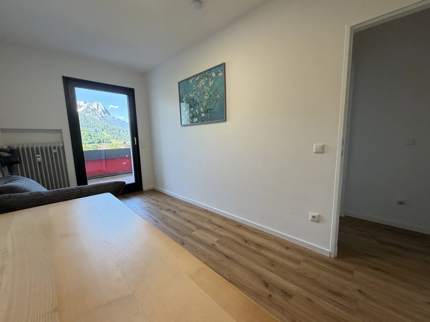 Zimmer mit Balkon