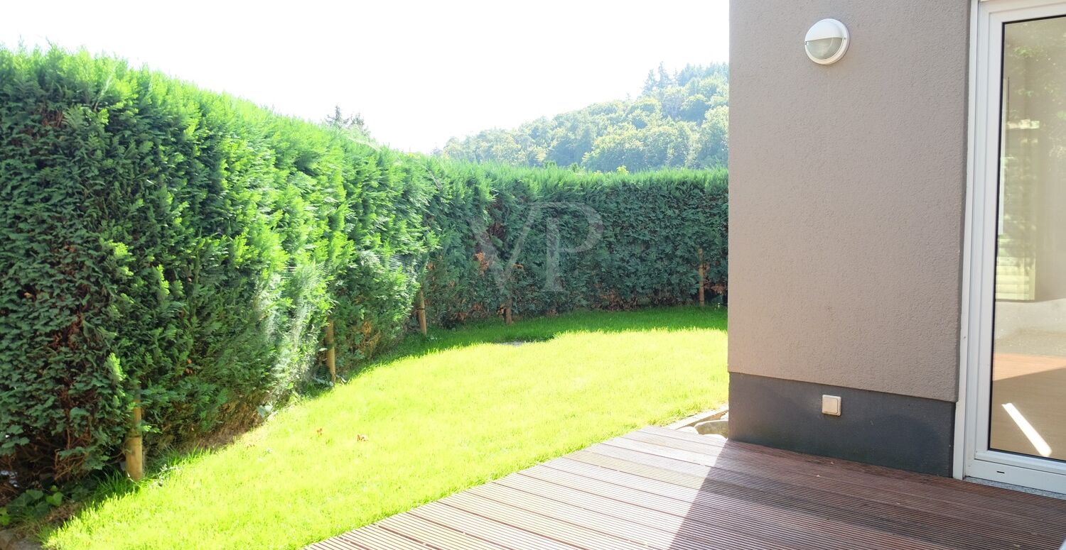 Terrasse mit Garten
