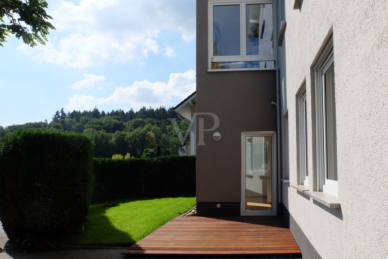 Terrasse mit kleinem Garten