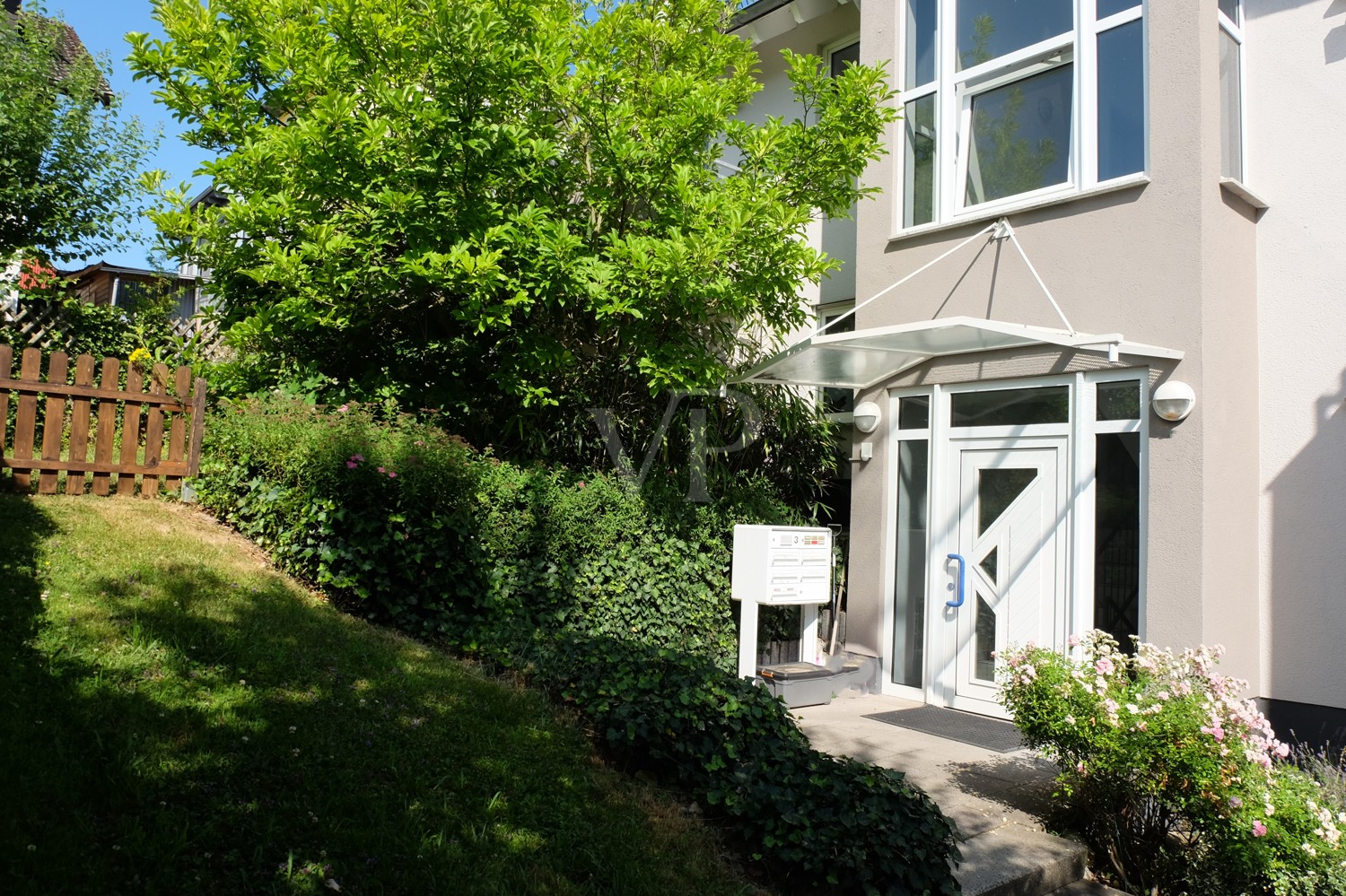 eingebettet im Grünen