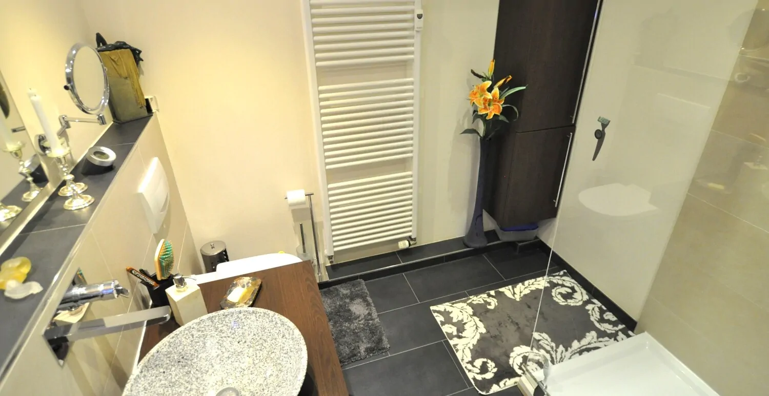 Geschmackvolles Duschbad