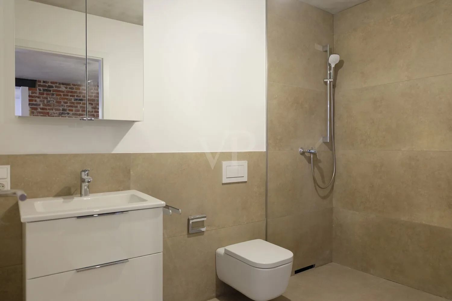 Elegantes G-WC mit Dusche im EG...