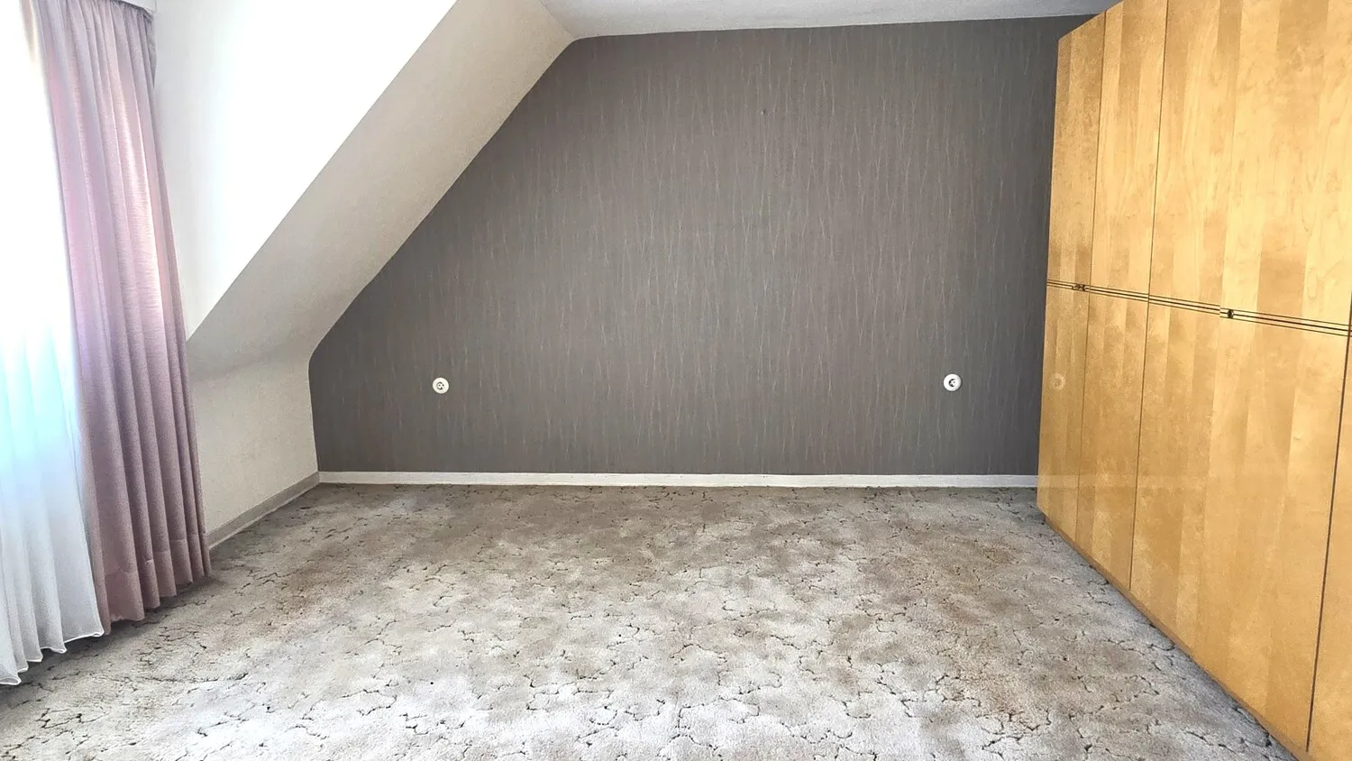 Schlafzimmer DG