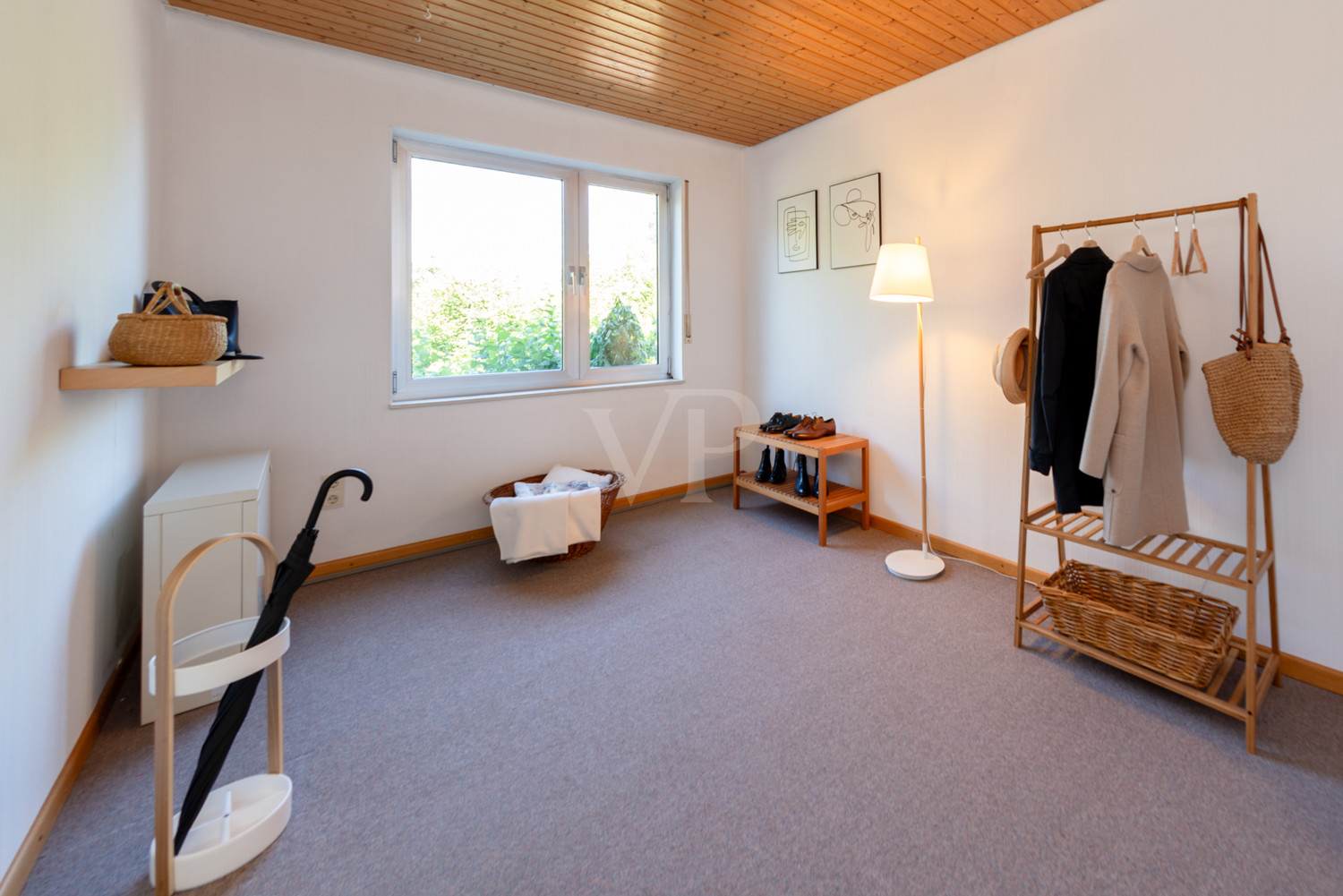 Garderobe EG