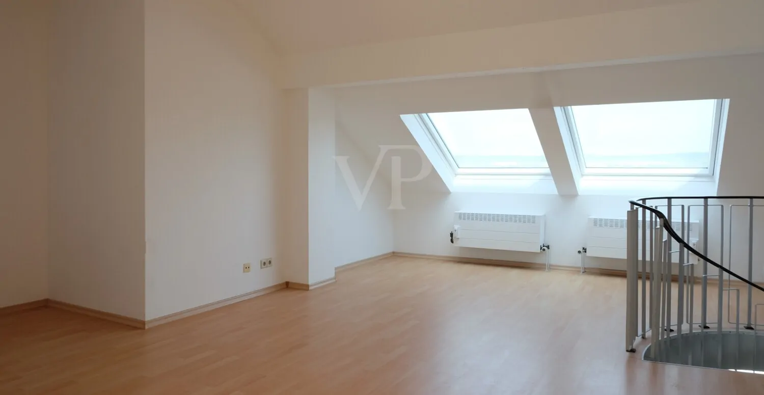 OG mit großen Dachfenstern