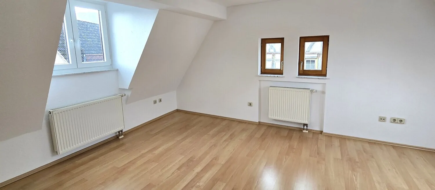 Großzügiges Zimmer im DG