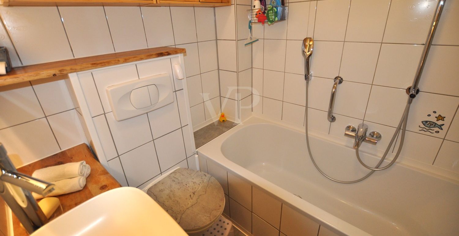 Bad mit Badewanne