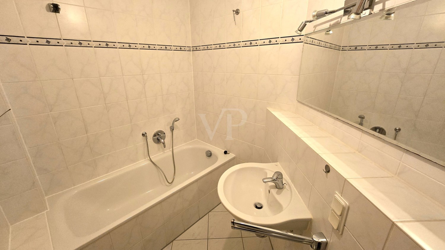 Bad mit Badewanne
