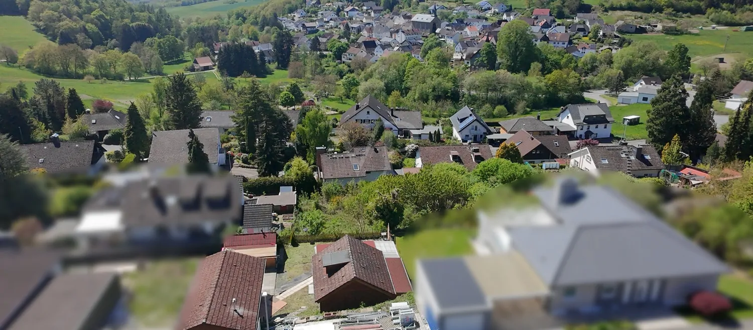 Eingebettet in die grüne Taunuslandschaft