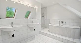 von_poll_real_estate_property_24081010_image_27