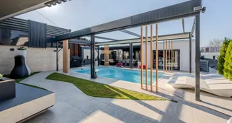 von_poll_real_estate_property_25081021_image_1