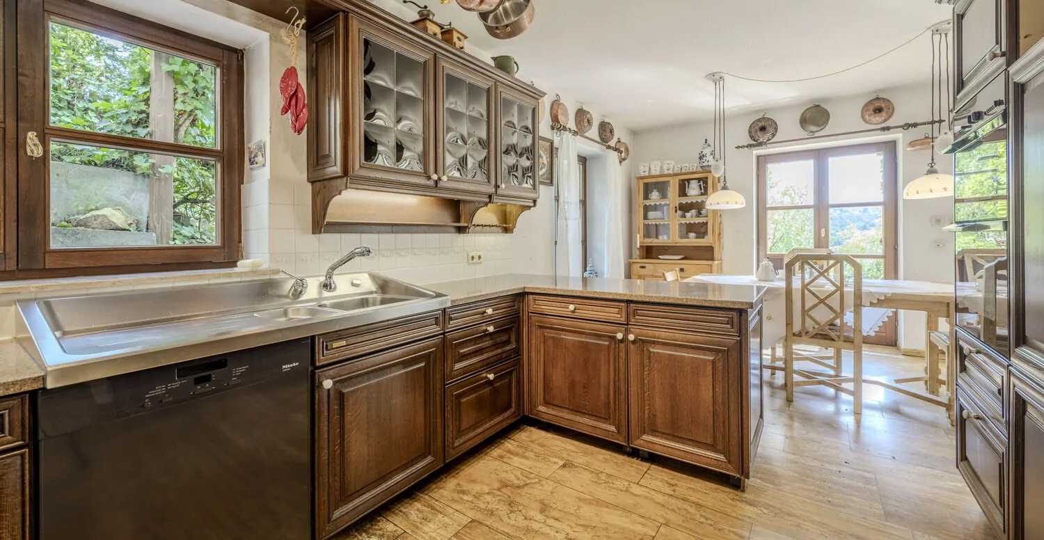 Küche mit Serviertheke