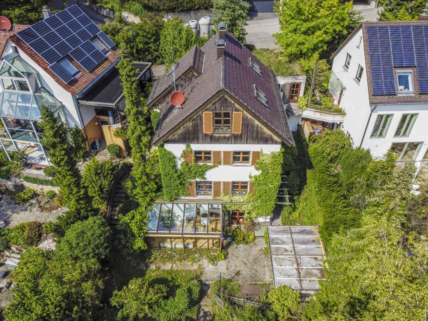 Eingebettet im Grünen