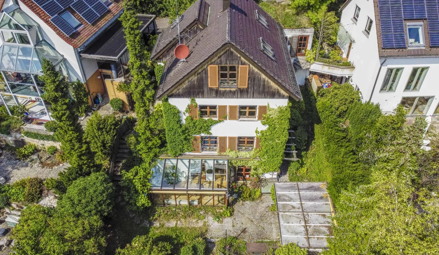 Eingebettet im Grünen