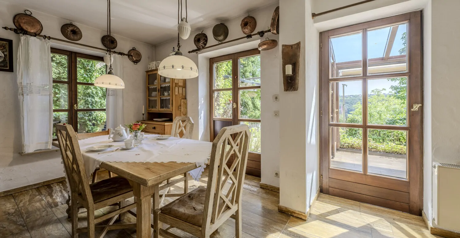 Essbereich mit Wintergarten