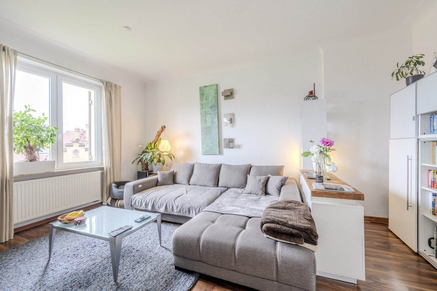 helles und gemütliches Wohnzimmer