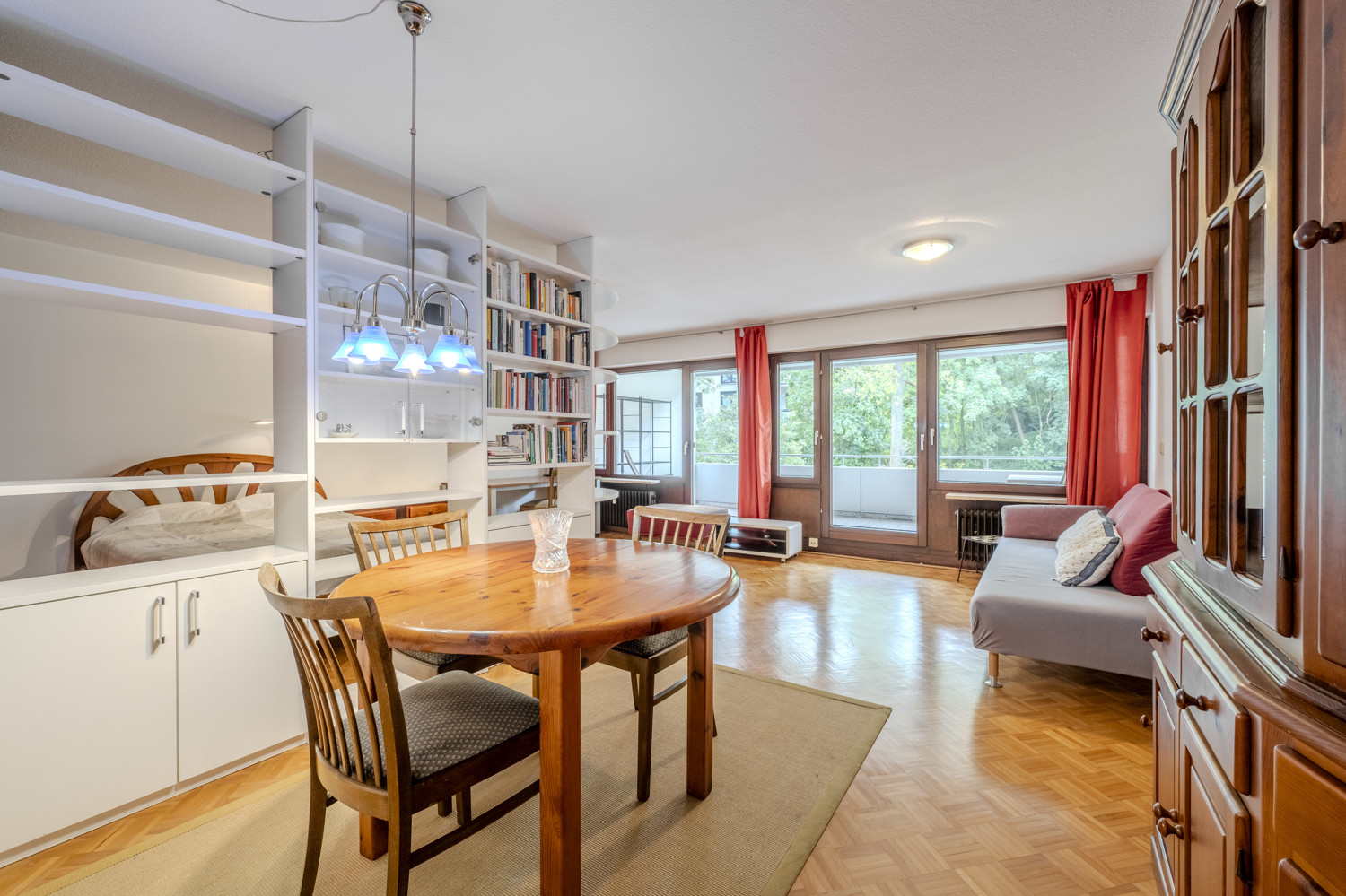Wohn- und Schlafzimmer