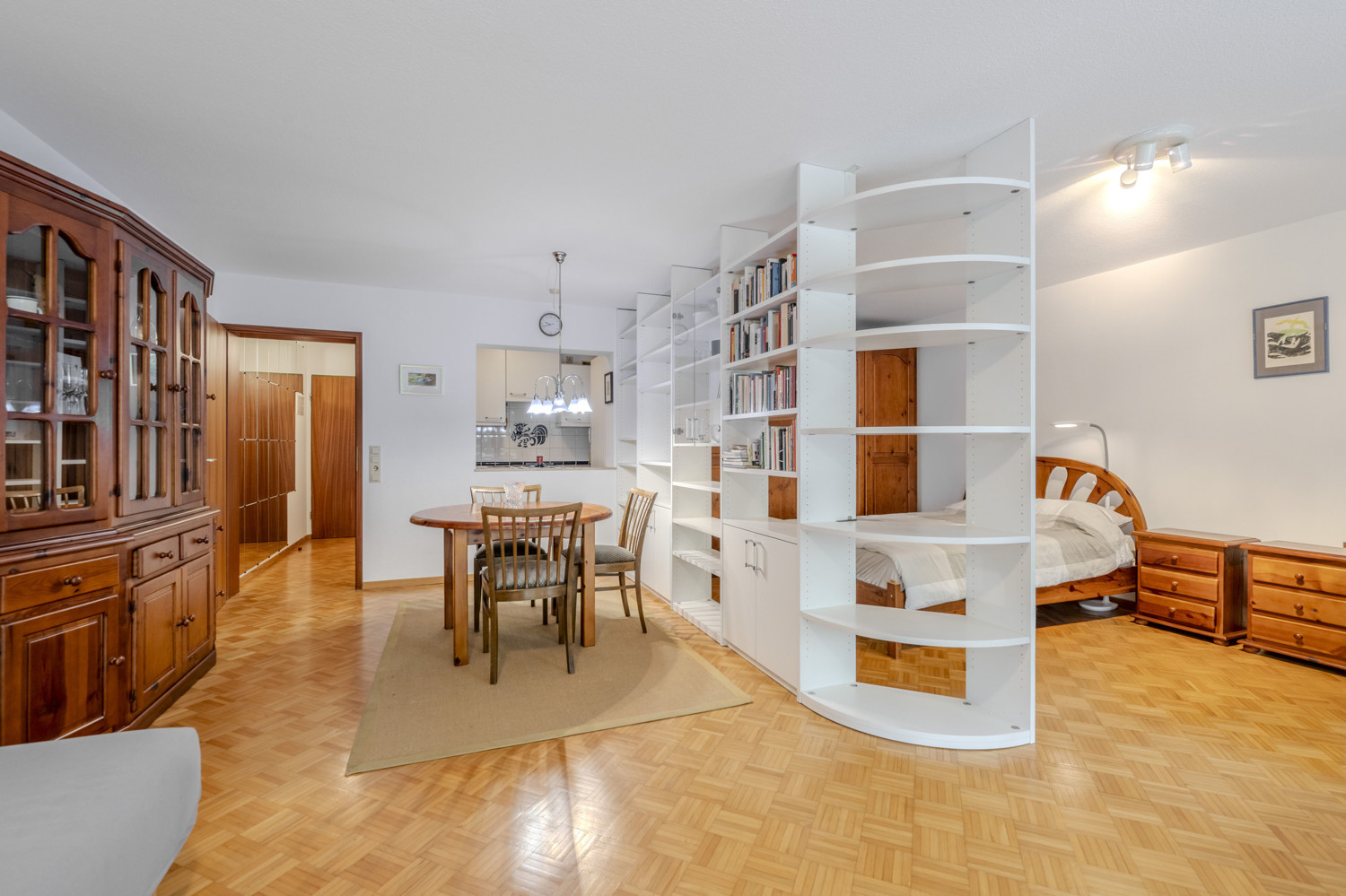 Wohn- und Schlafzimmer