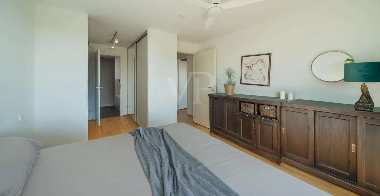 Schlafzimmer mit Badezimmer