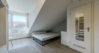 von_poll_real_estate_property_25081043_image_1