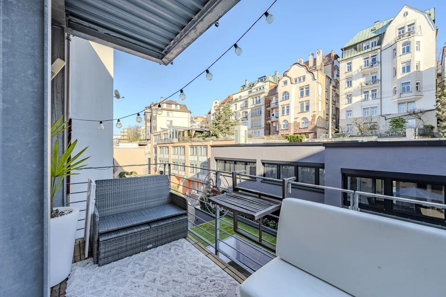 Urbaner Balkon für entspannte Abende im Freien