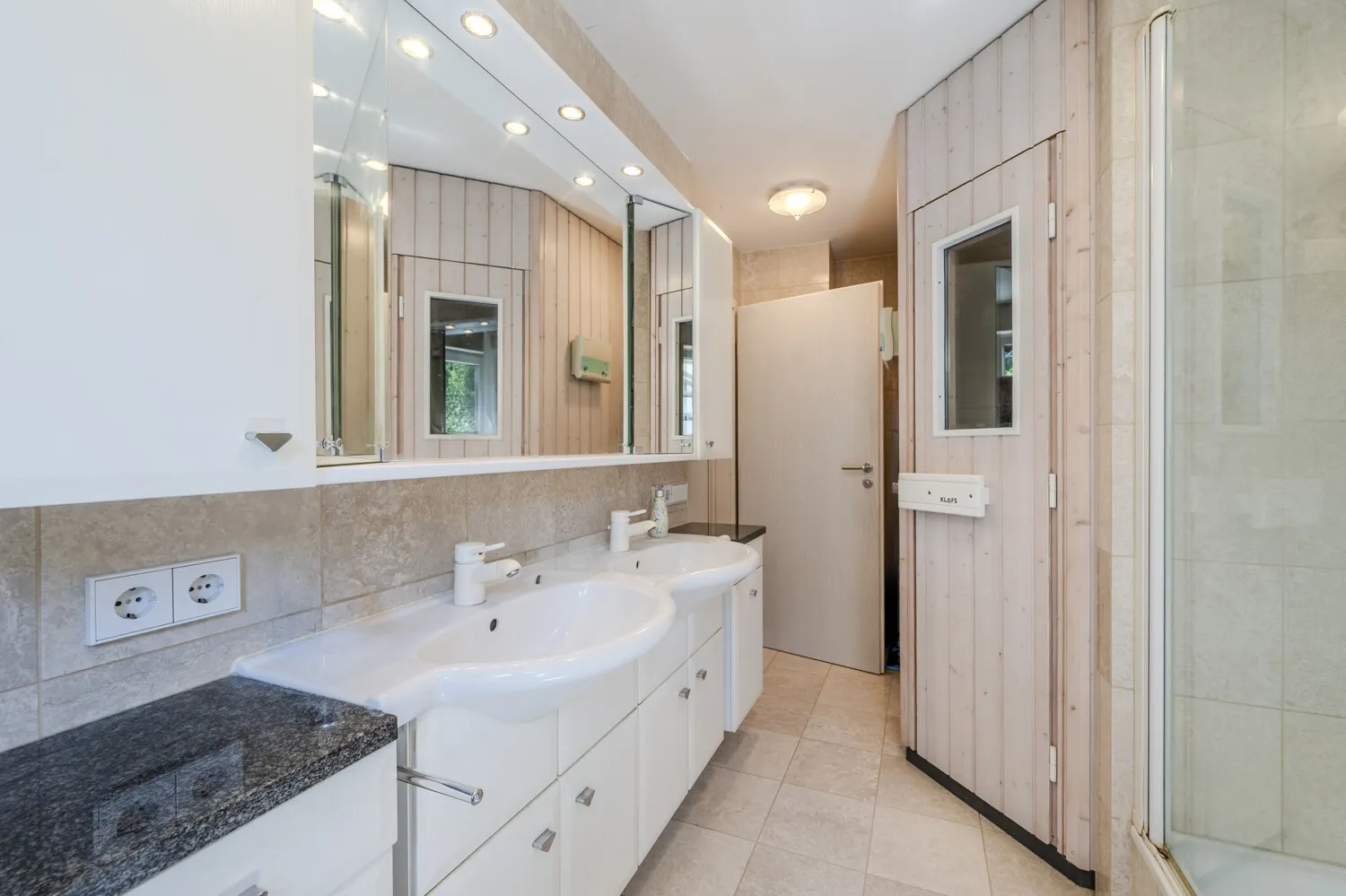 Badezimmer mit Sauna