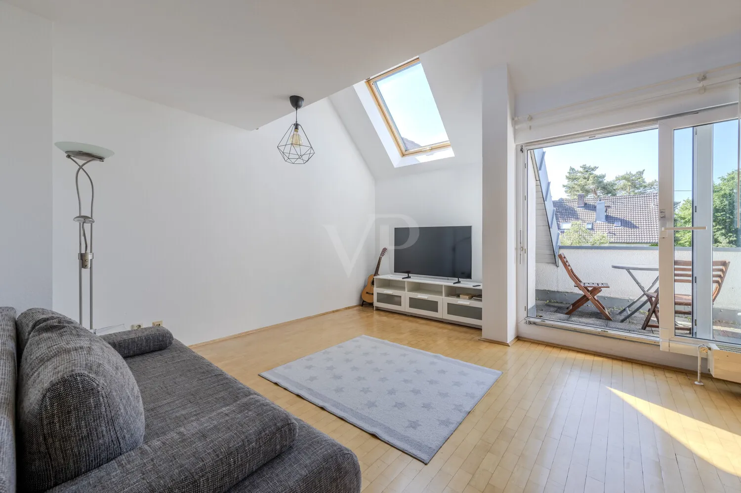 Wohnbereich mit Zugang zur Loggia