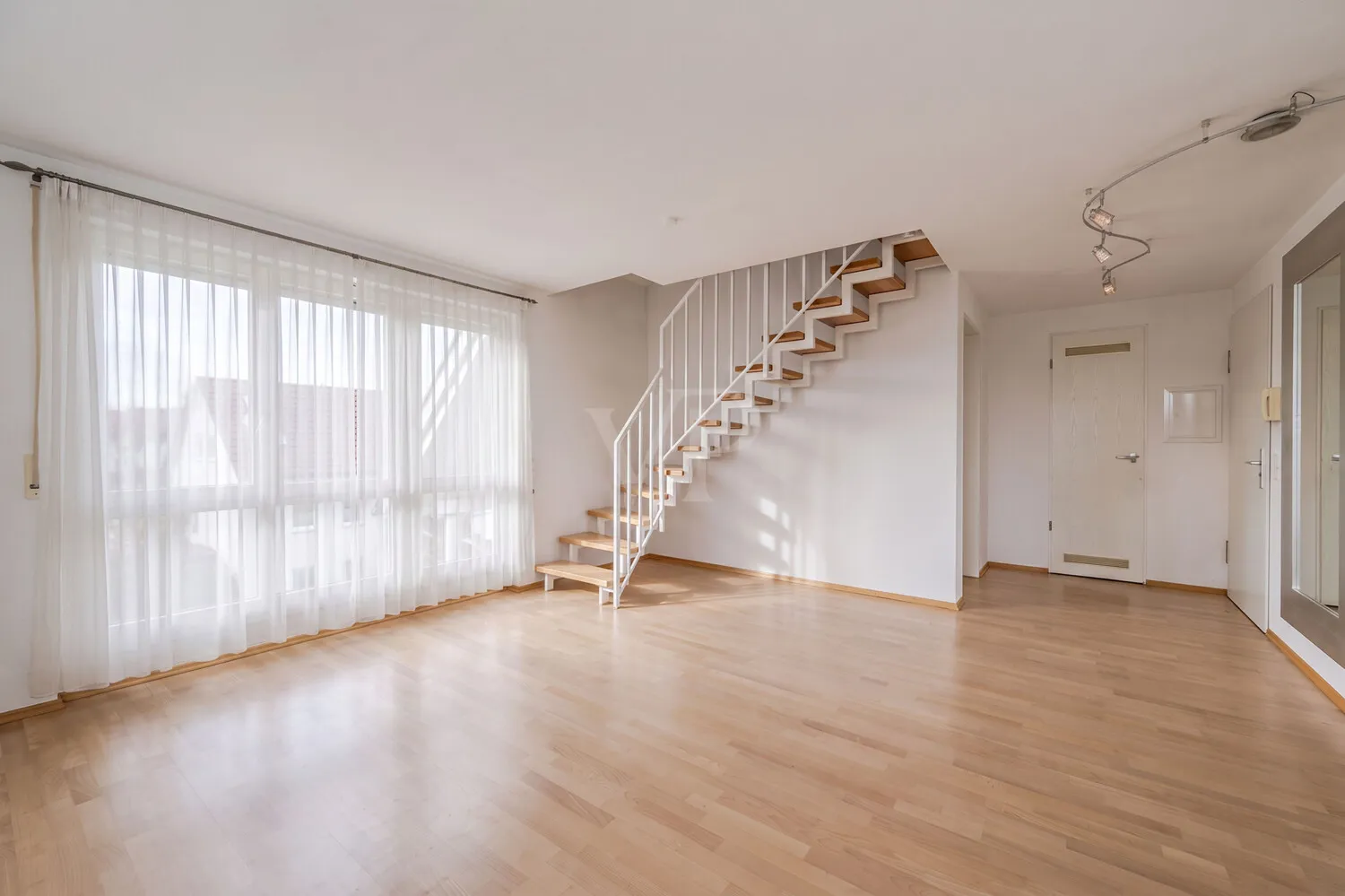 Wohn- / Essbereich mit Zugang zum Balkon