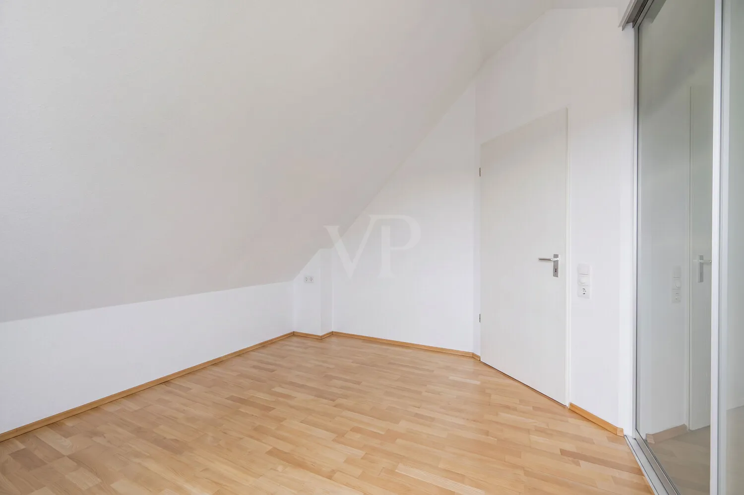 Elternschlafzimmer mit begehbarem Kleiderschrank 2. DG