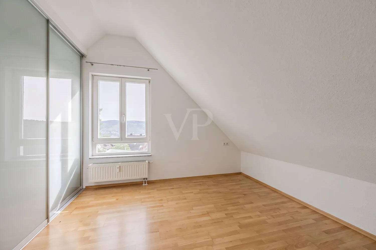 Elternschlafzimmer mit begehbarem Kleiderschrank 2. DG