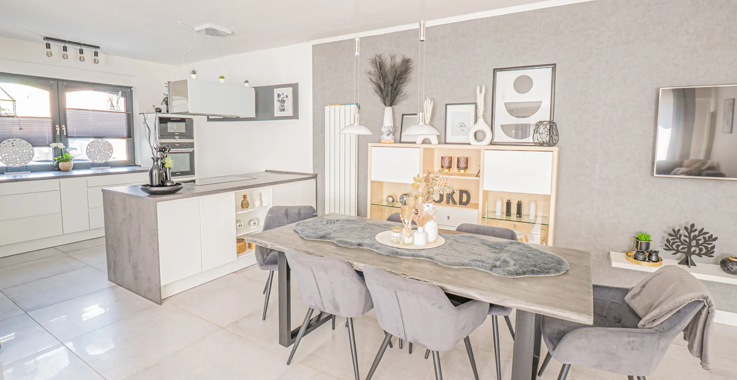 Großzügiges Zweifamilienhaus in gesuchter Lage