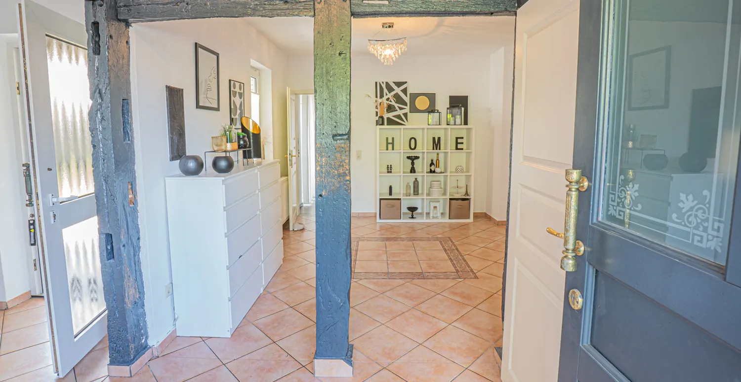 Großzügiges Zweifamilienhaus in gesuchter Lage