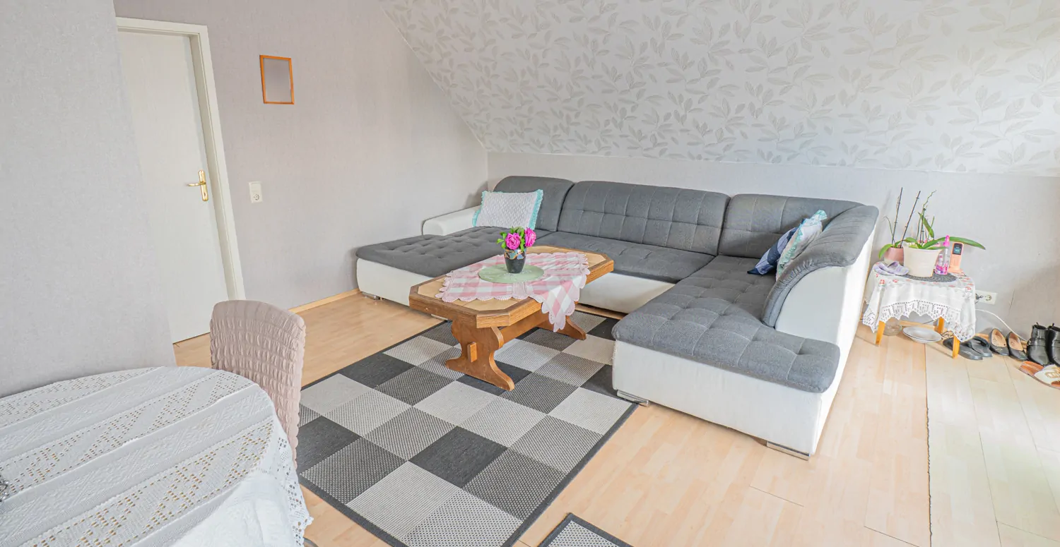 Großzügiges Zweifamilienhaus in gesuchter Lage