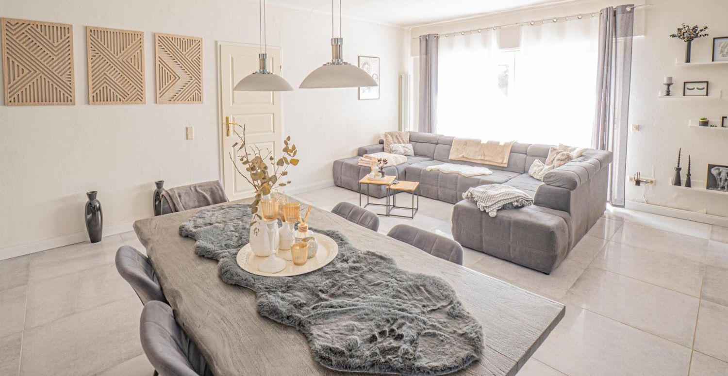 Großzügiges Zweifamilienhaus in gesuchter Lage