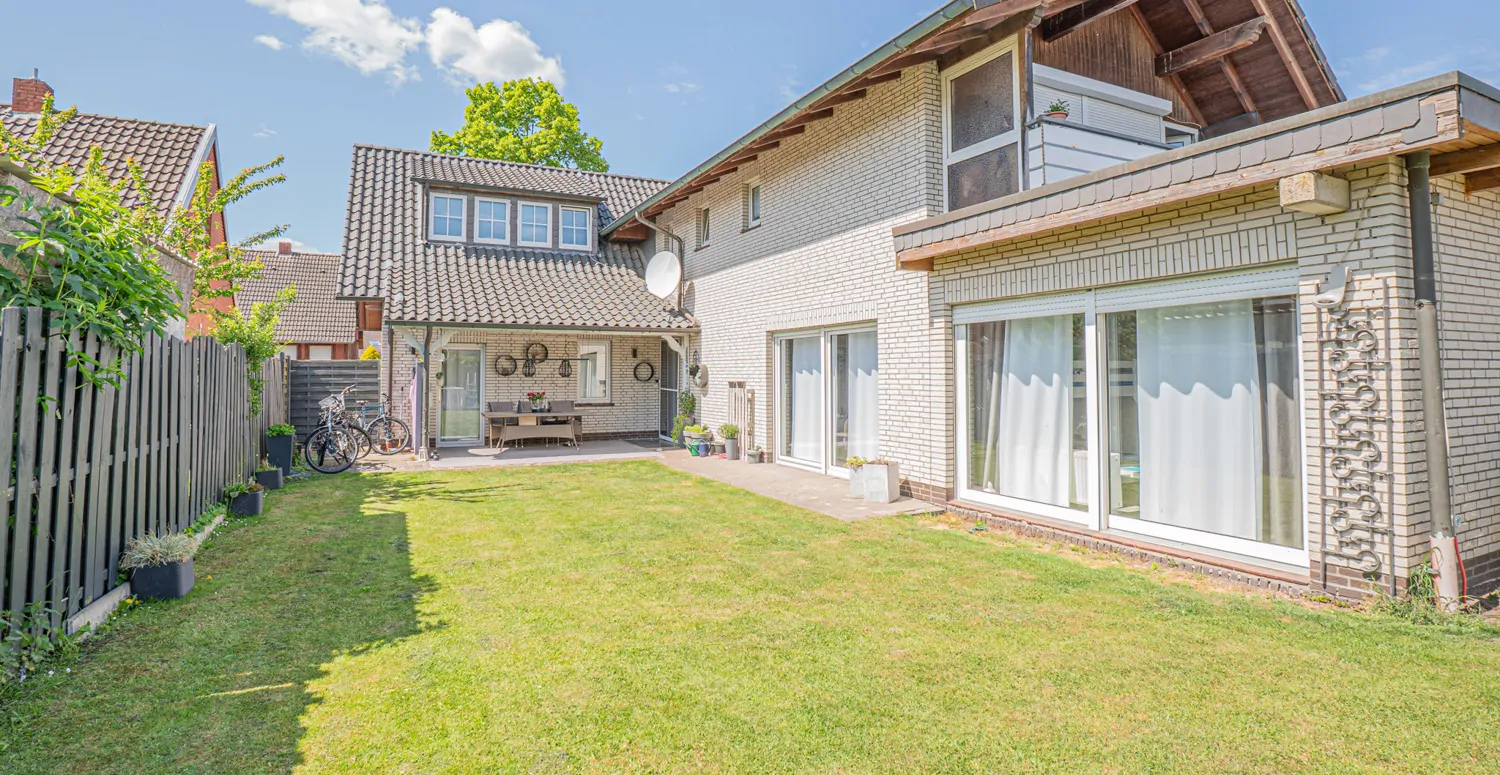 Großzügiges Zweifamilienhaus in gesuchter Lage