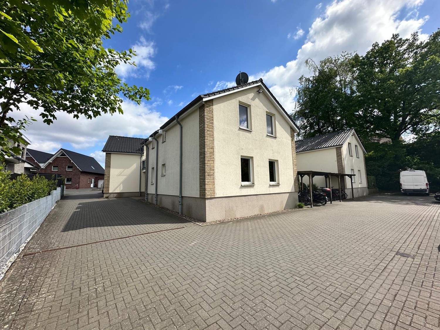 Erdgeschosswohnung mit Terrasse und kleinem Gartenanteil