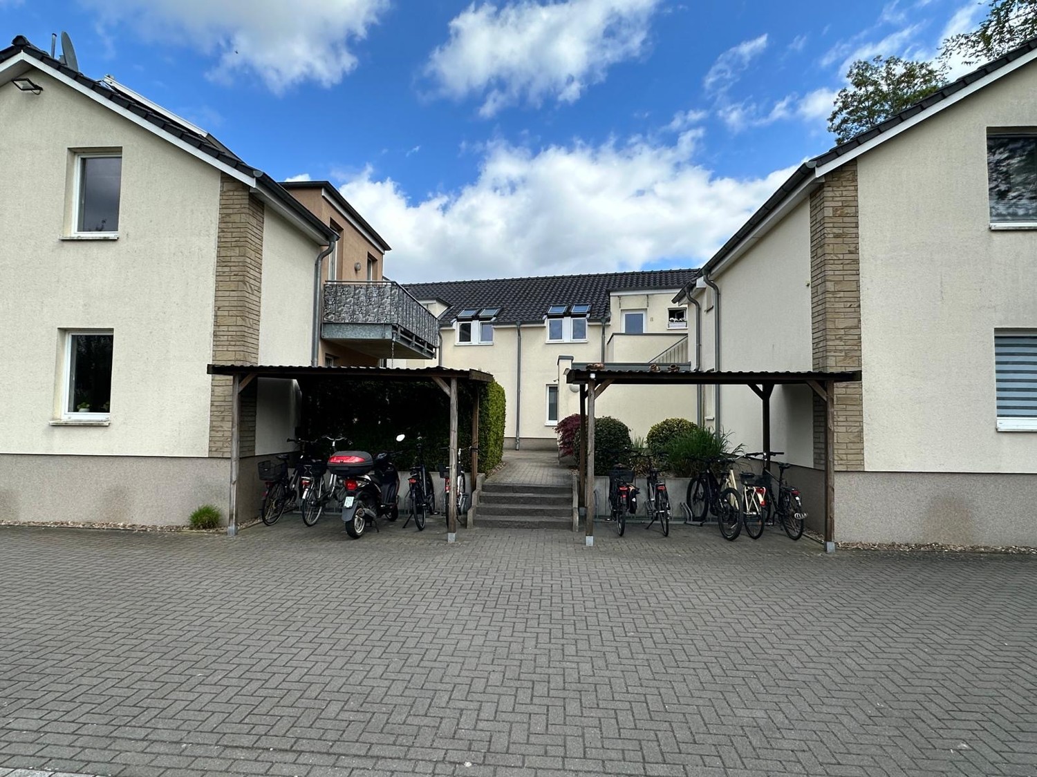 Erdgeschosswohnung mit Terrasse und kleinem Gartenanteil