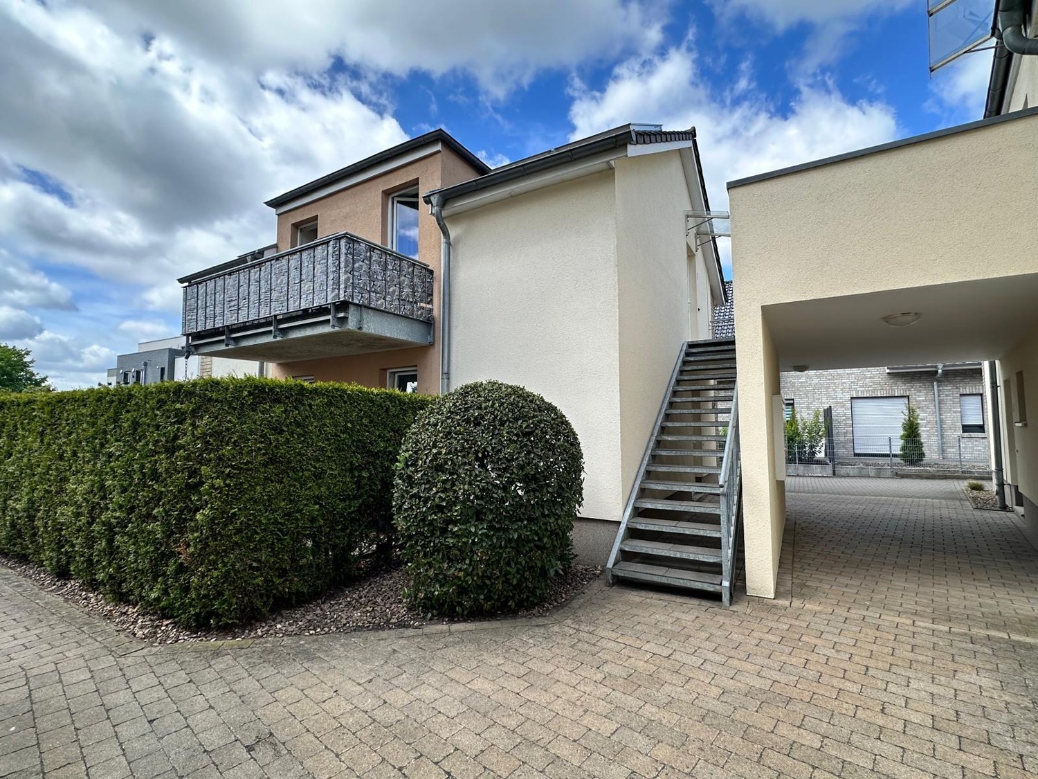 Erdgeschosswohnung mit Terrasse und kleinem Gartenanteil