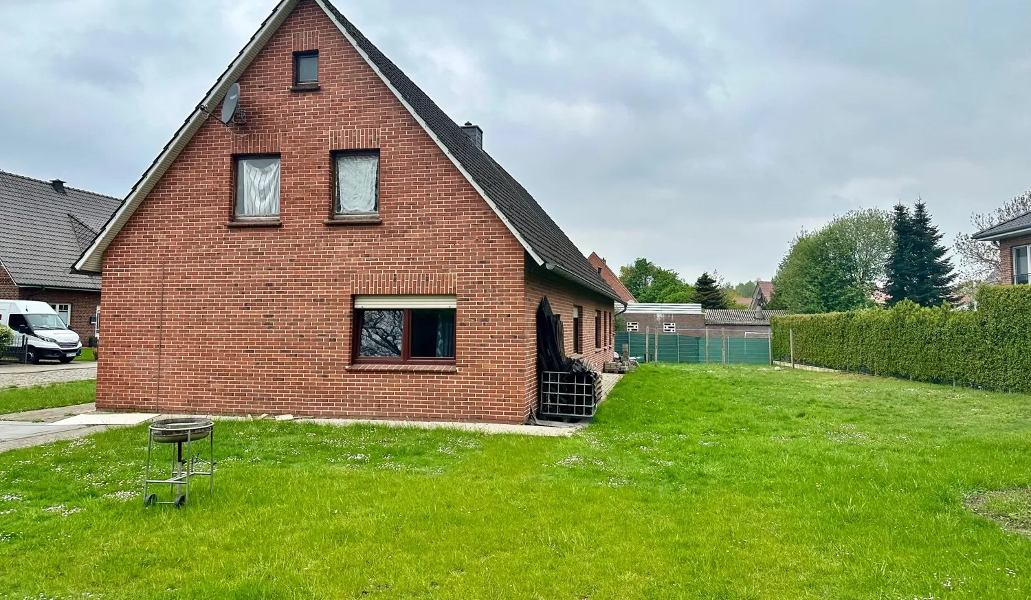 Viel Potential auf großem Grundstück - Sanierung oder Neubebauung