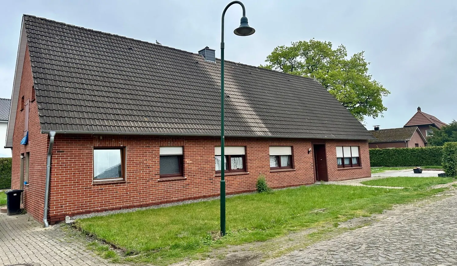 Viel Potential auf großem Grundstück - Sanierung oder Neubebauung