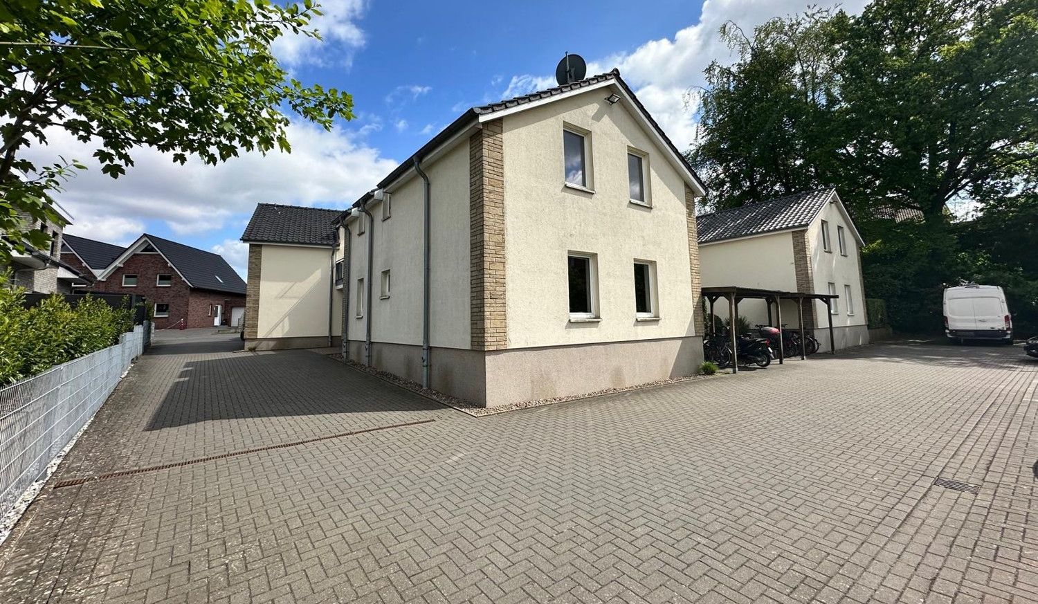 Charmante Dachgeschosswohnung mit Balkon
